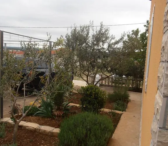 M&m ゴルニ・カリン